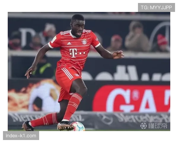 拜仁慕尼黑做出防守调整，用戴尔换下于帕梅卡诺，意图加强后场出球与正面防守。